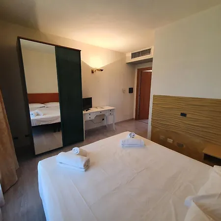 Готель Carignano 4*